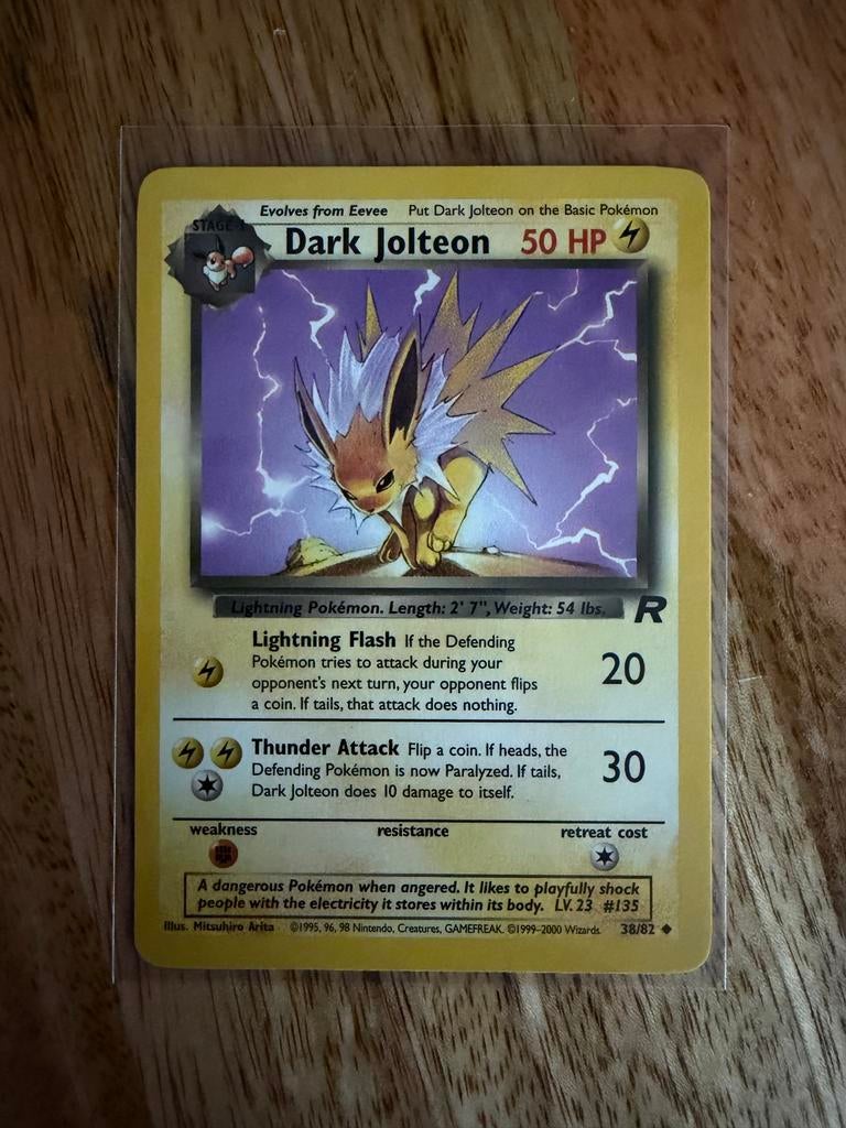 Dark Jolteon 38/82 Pokémon Kaart, Ophalen of Verzenden, Zo goed als nieuw, Losse kaart