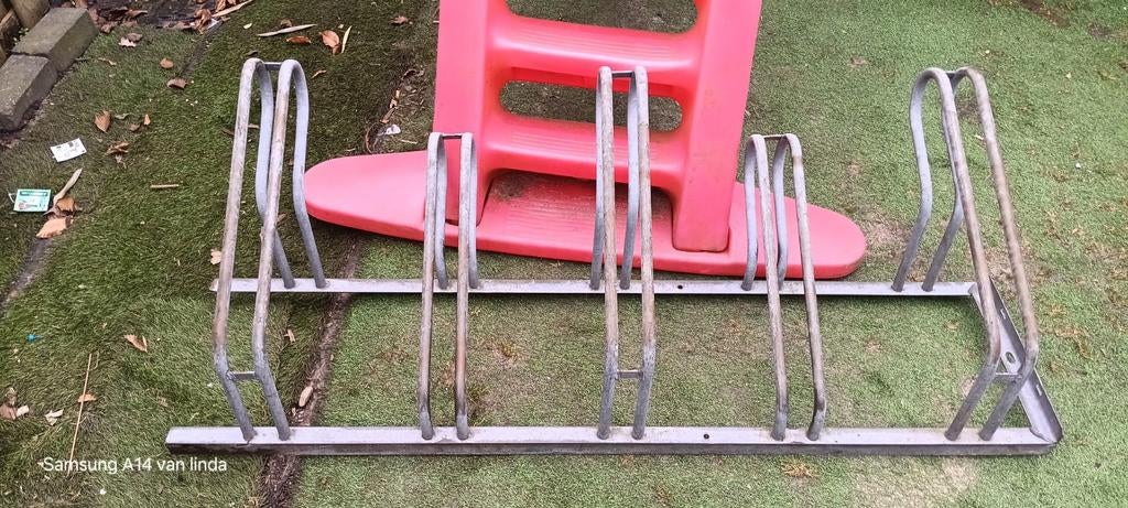 Gebruikt fietsenrek voor meerdere fietsen, Fietsen en Brommers, Fietsaccessoires | Fietsenrekken, Ophalen of Verzenden