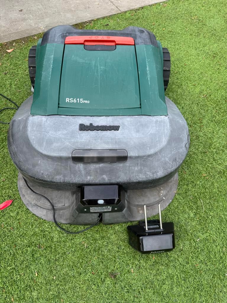 Robomow RS 615 robotmaaier, Tuin en Terras, Robotmaaiers, Ophalen, Gebruikt, Meer dan 25 cm