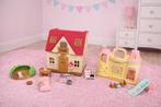 Sylvanian Families speelset - crèche, huis en boomhutje, Ophalen of Verzenden, Gebruikt, Poppenhuis