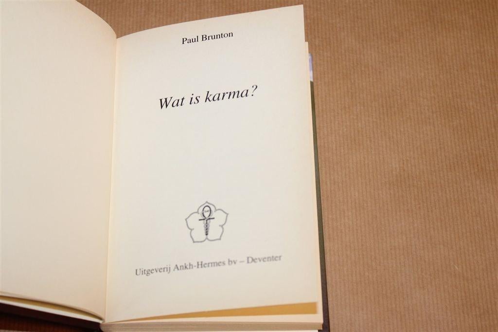 Wat is Karma — Uitleg en Aforismen — Paul Brunton, Boeken, Ophalen of Verzenden, Gelezen, Overige onderwerpen, Achtergrond en Informatie