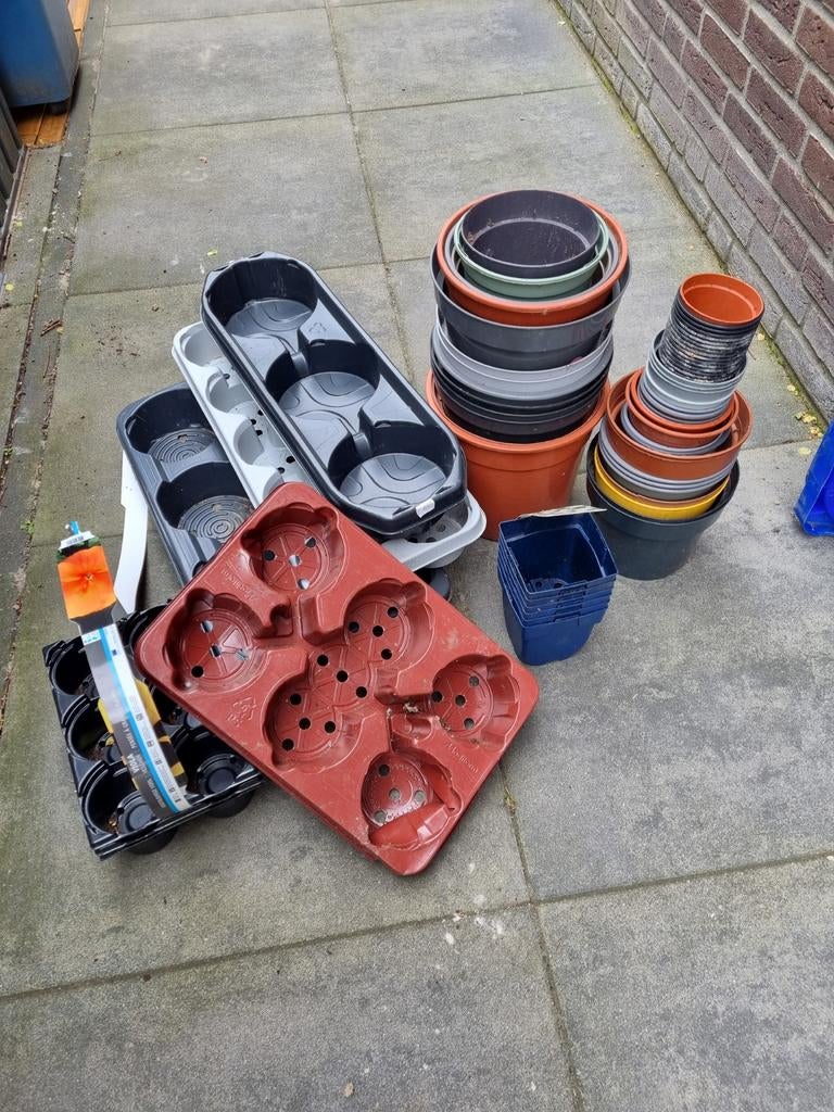 Plastic bloempotten gratis afhalen, Tuin en Terras, Ophalen, Kunststof, Gebruikt, Rond