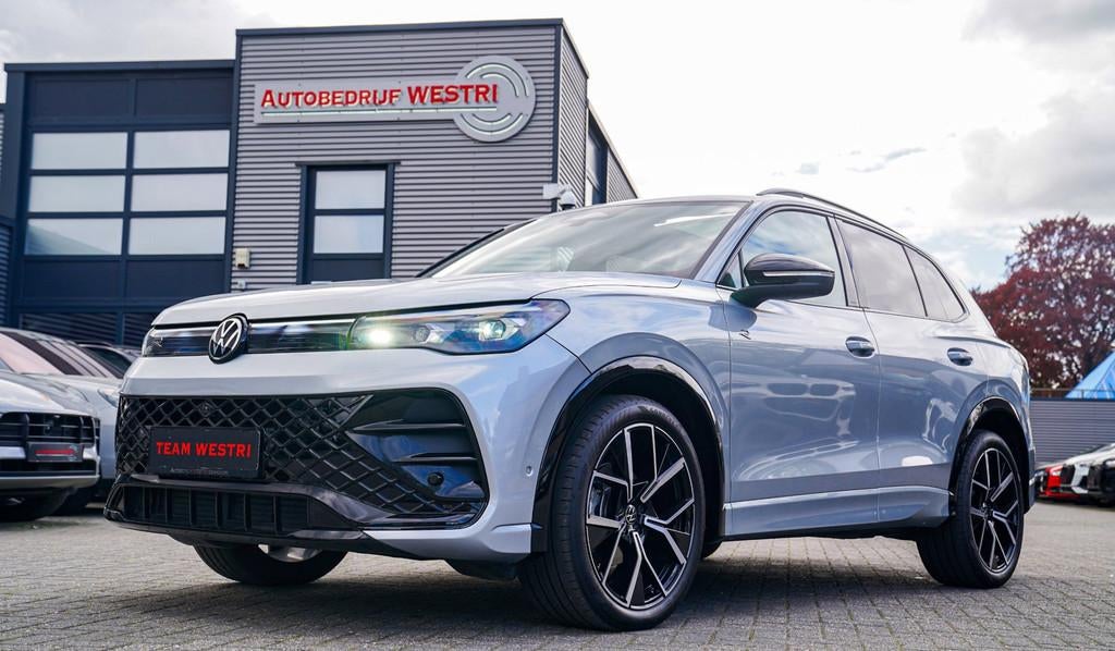 Volkswagen Tiguan 1.5 eTSI R-Line Edition | 360 camera | Mas, 1498 cc, Zwart, 4 cilinders, 150 pk