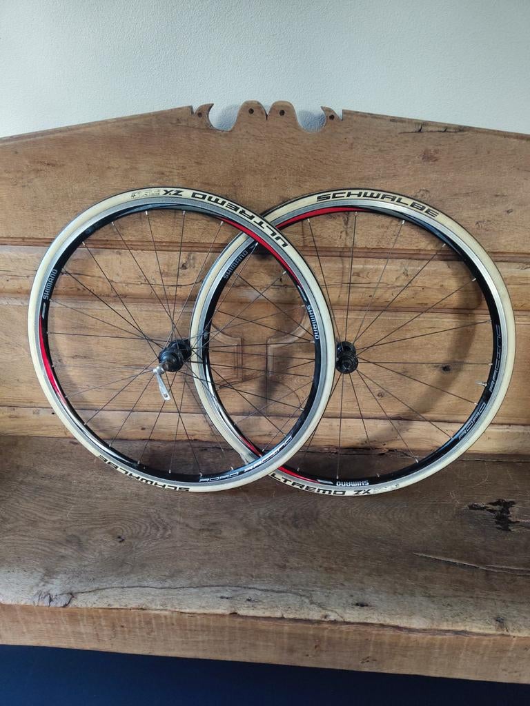 Shimano WH-R500 racefiets wielen met Schwalbe banden, Gebruikt, Aluminium, Shimano, Racefiets