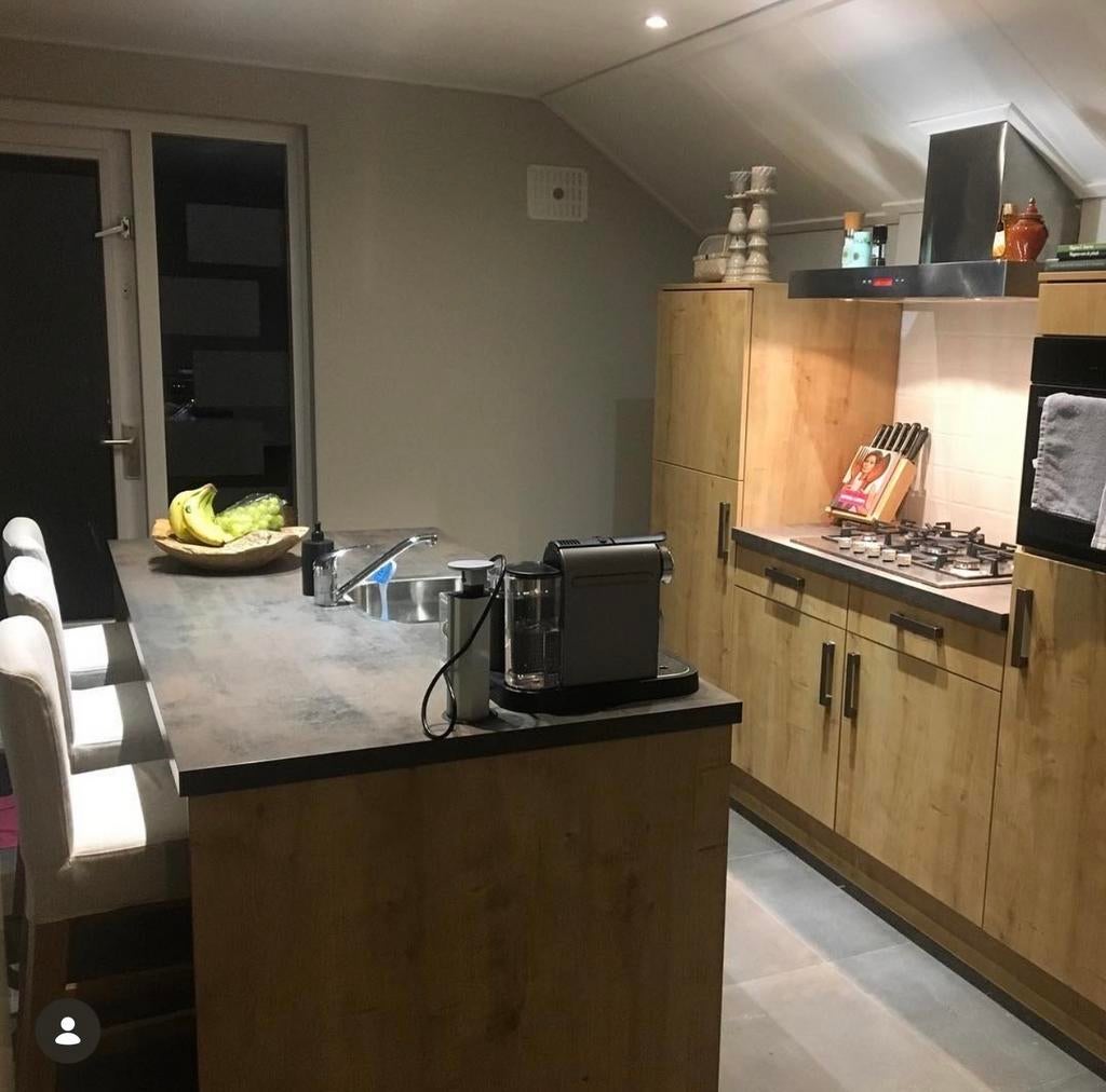 Keuken met eiland en wandkeuken, Huis en Inrichting, Keuken | Complete keukens, Ophalen, Gebruikt, Overige typen, Overige kleuren