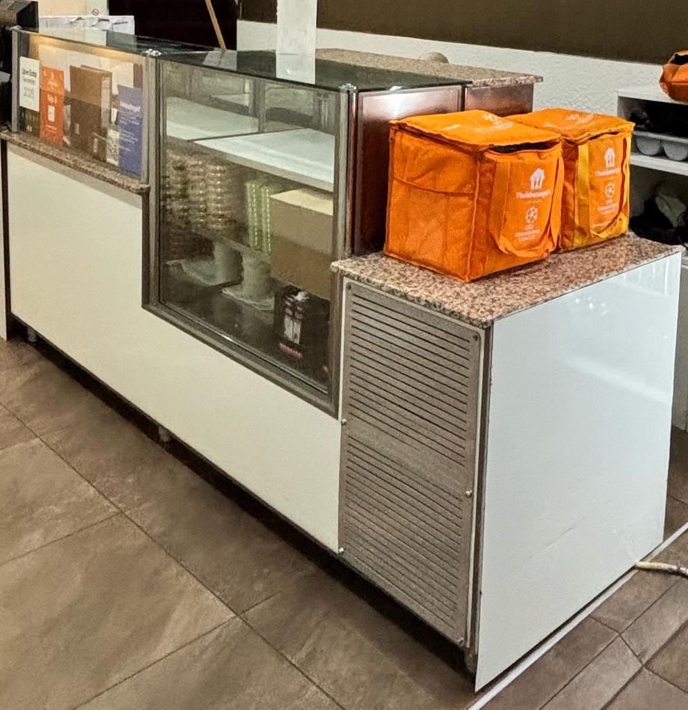 Gebruikte Koeltoonbank met Gekoelde Display en Verlichting, Ophalen, Koelelement