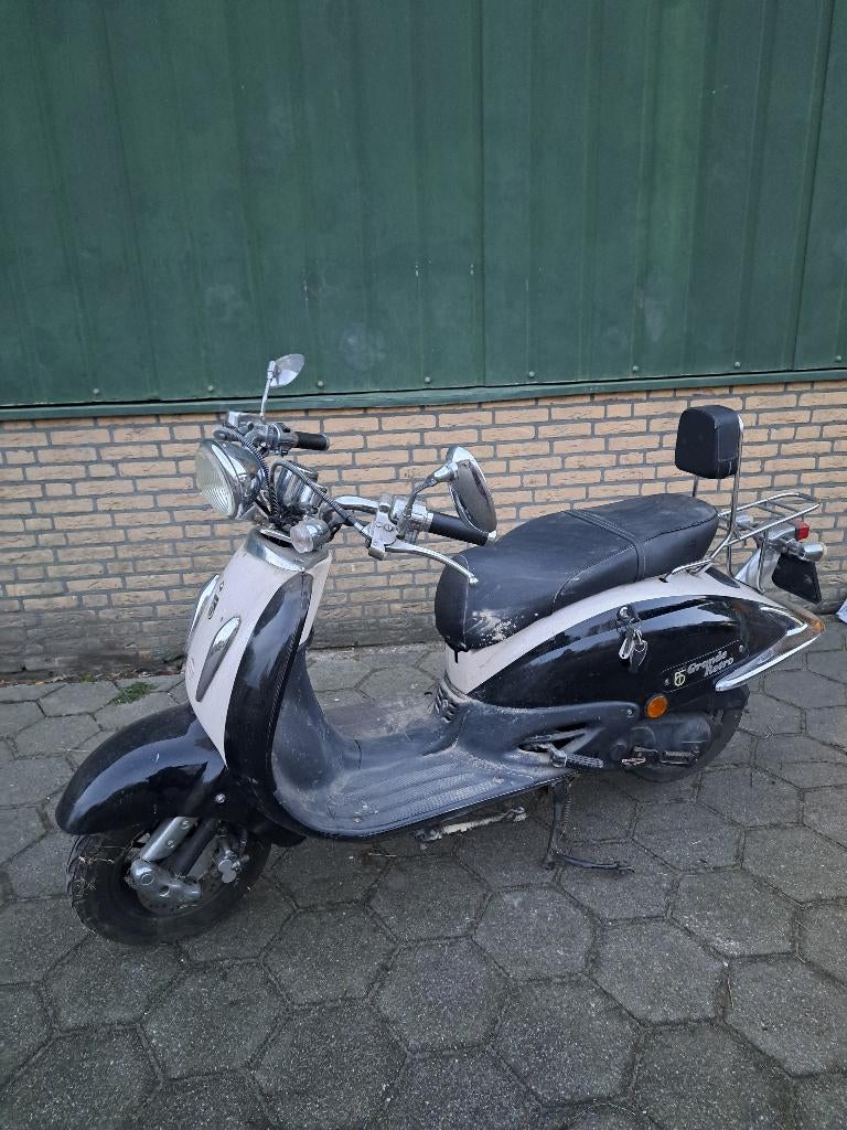 Grande Retro scooter, zwart met ecru, Gebruikt, Benzine, Ophalen, Overige merken