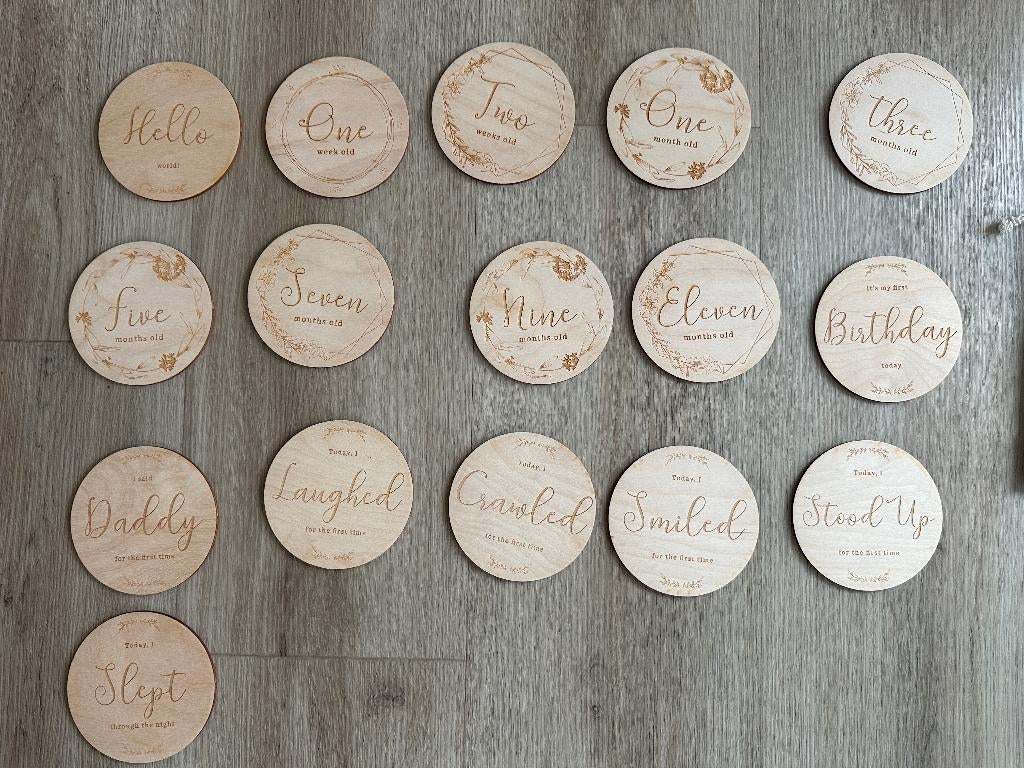 Houten mijlpaal set/milestone cards maanden/ eerste keer, Ophalen, Zo goed als nieuw