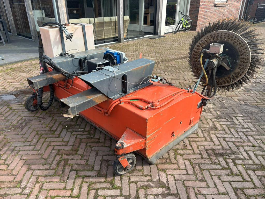 Hydraulische Veegmachine met opvangbak, Ophalen of Verzenden, Gebruikt