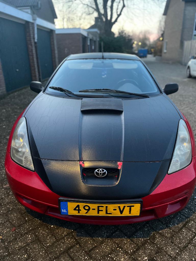 Toyota Celica 1.8 16V Vvti 2000 Rood, Auto's, 4 stoelen, Metallic lak, 49 €/maand, Origineel Nederlands