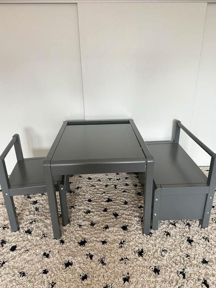 Kinder tafel en stoel - Grijs speelmeubel met opbergruimte, Kinderen en Baby's, Kinderkamer | Tafels en Stoelen, Ophalen, Gebruikt