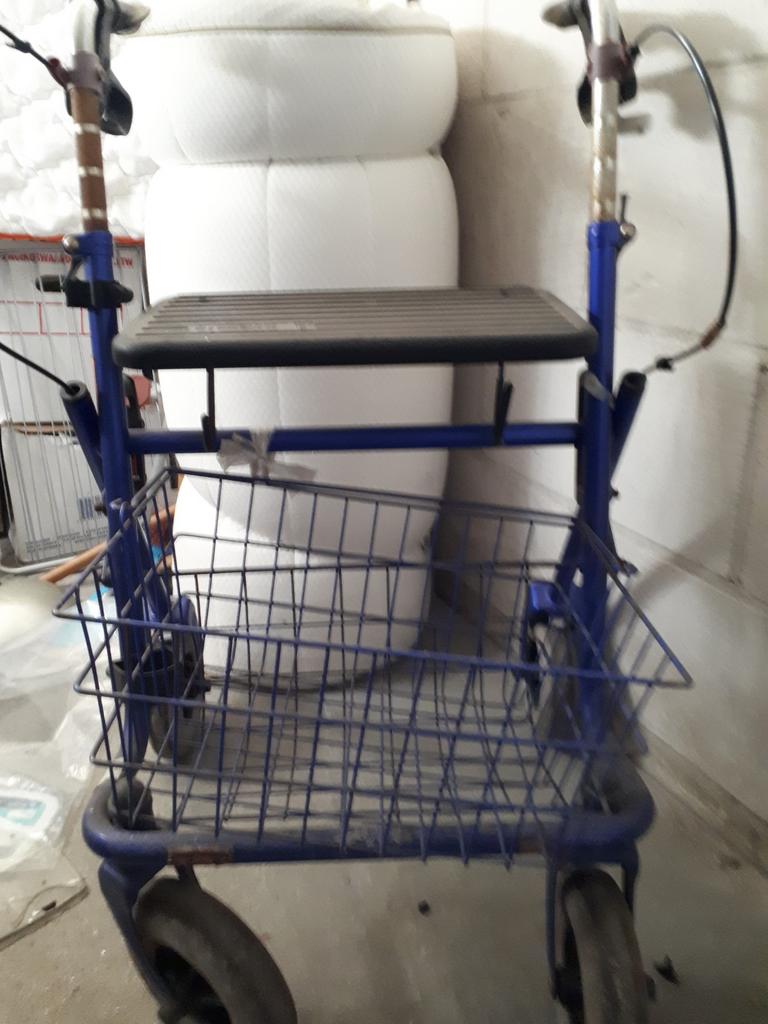 Premis rollator blauw, Ophalen