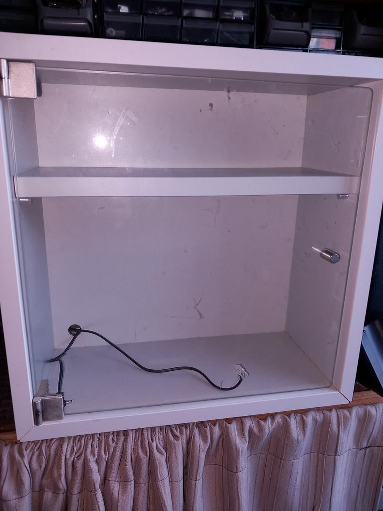 Ikea Eket grijze wandkast met glazen deur en plank, Ophalen, Gebruikt, 50 tot 100 cm, Minder dan 100 cm