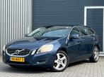 Volvo V60 2.0T Momentum | Trekhaak | NET BINNEN l 203 PK, Auto's, Voorwielaandrijving, Euro 5, 1800 kg, Zwart