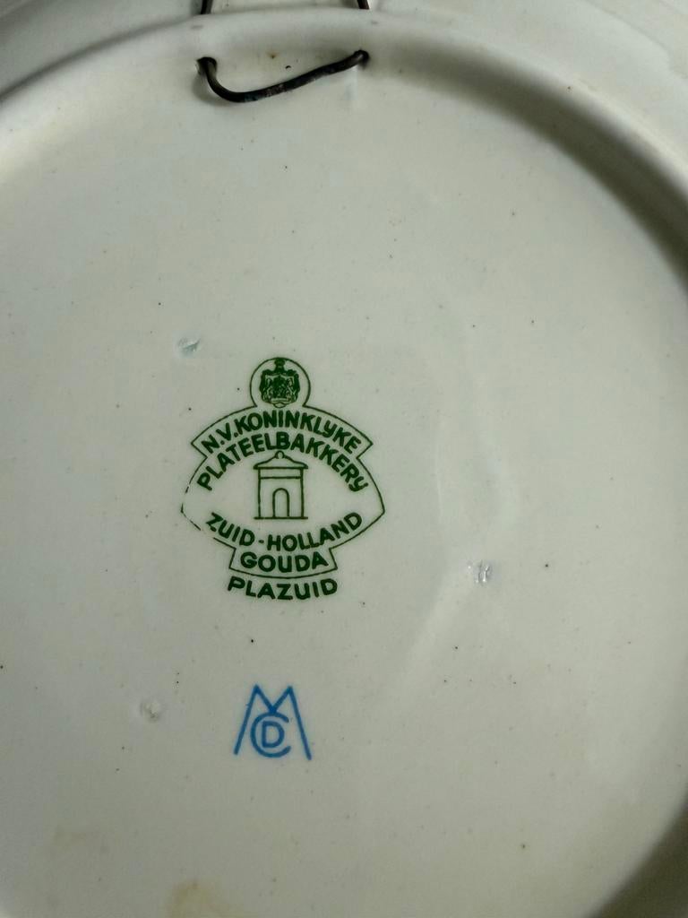 Koningshuis Bord Koningin Wilhelmina Plazuid Gouda, Verzamelen, Koninklijk Huis en Royalty, Ophalen of Verzenden, Servies