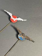 Vintage Bruynzeel Speldjes - Set van 2, Verzamelen, Speldjes, Pins en Buttons, Gebruikt, Transport, Ophalen of Verzenden, Speldje of Pin