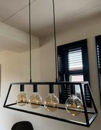 Moderne zwarte hanglamp met 4 amberkleurige LED lampen, Ophalen, Zo goed als nieuw, Metaal, 50 tot 75 cm