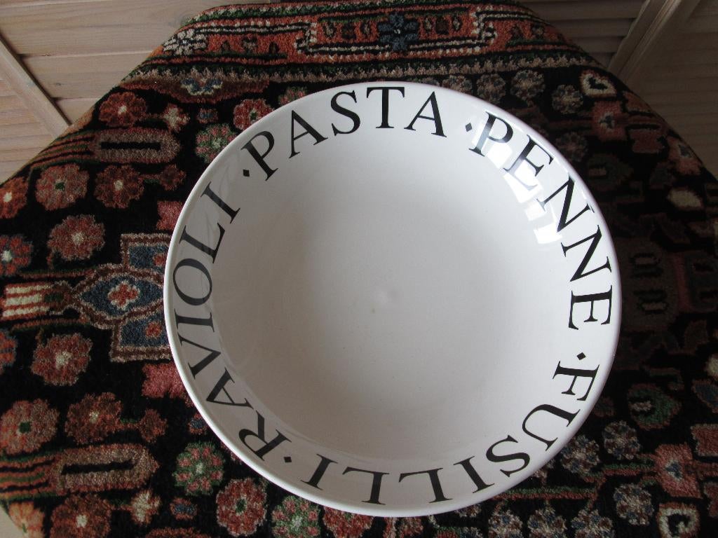 Italiaanse pastaschaal, 33 cm doorsnee 33 cm, Ophalen of Verzenden, Overige stijlen, Aardewerk, Schaal of Schalen