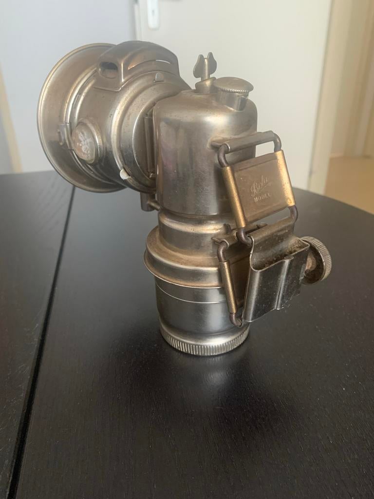 Vintage carbidlamp voor op de fiets, Ophalen