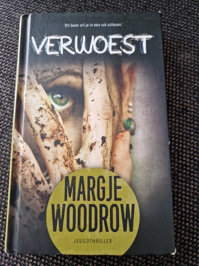 Verwoest - Margje Woodrow, Ophalen of Verzenden, Zo goed als nieuw