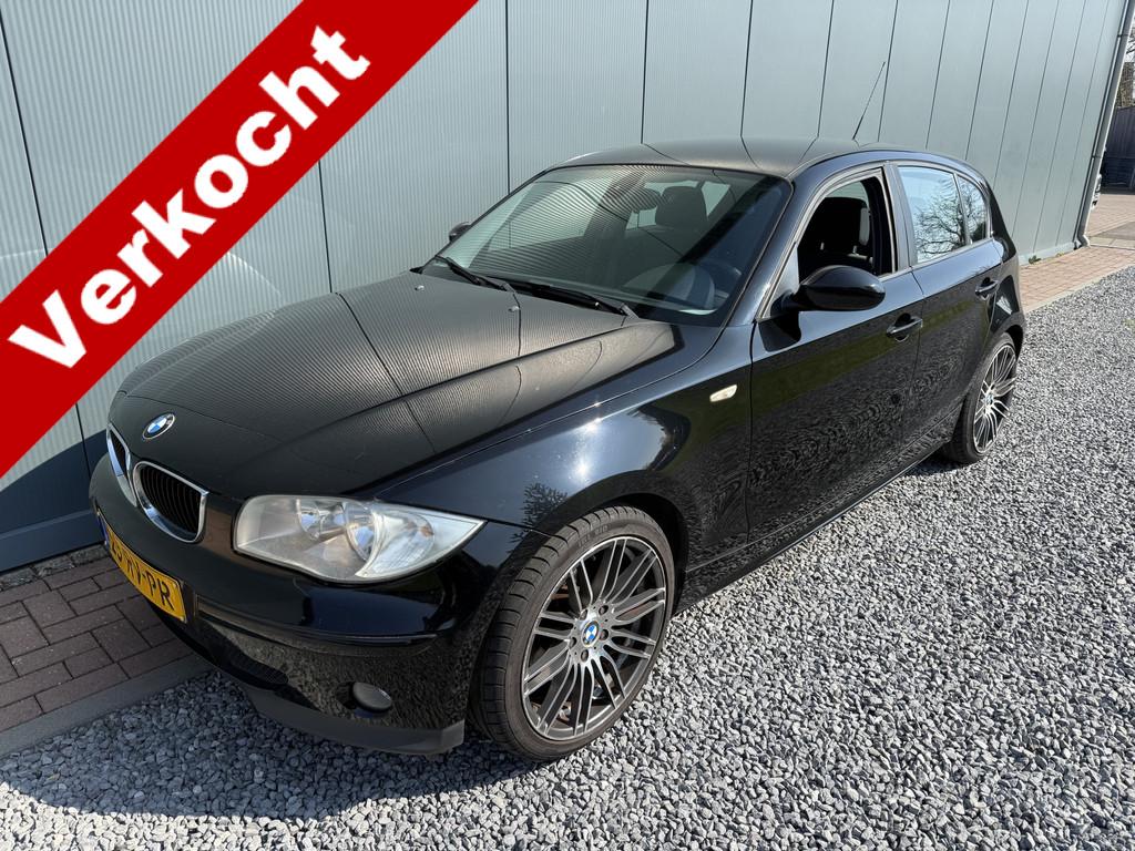 BMW 1-serie 116i 115pk High Executive 5-drs (bj 2005), Gebruikt, Zwart, 4 cilinders, 635 kg