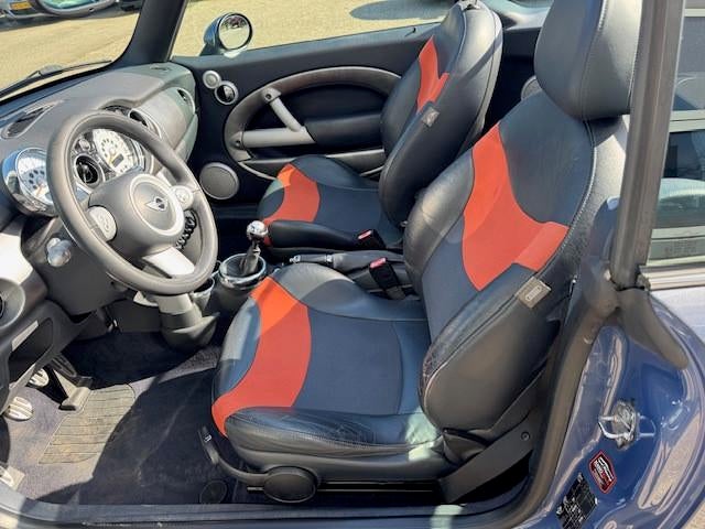 Mini Mini Cabrio 1.6 Cooper S, '04, keurige auto met een nie, Auto's, Mini, Voorwielaandrijving, Gebruikt, Zwart, 4 cilinders