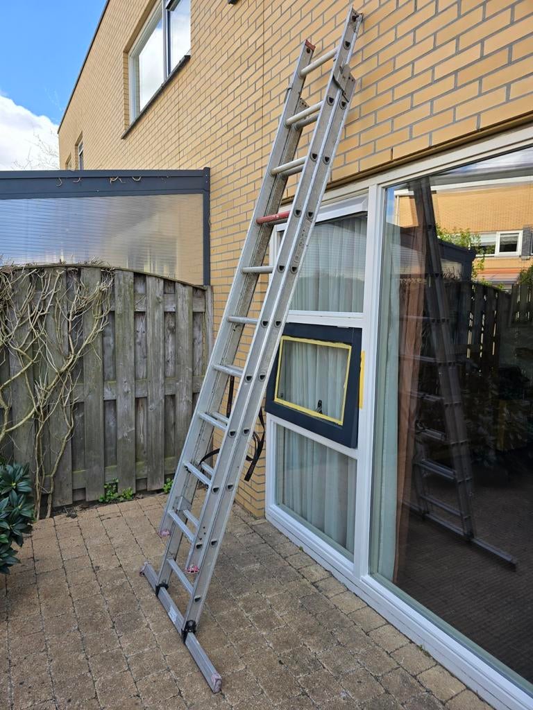Altrex Tweedelige Aluminium Ladder - Opvouwbaar, Ophalen, Gebruikt, Ladder, Opvouwbaar of Inschuifbaar