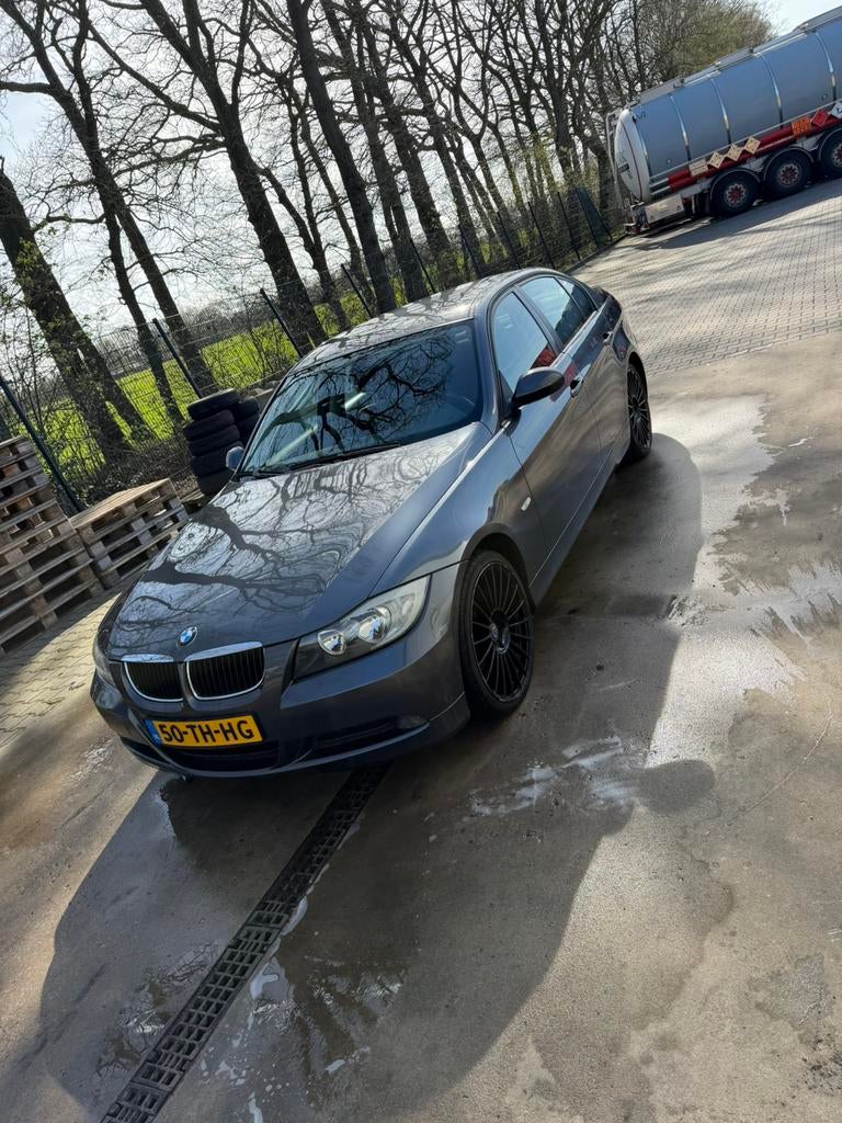 BMW 3-Serie 2.0 I 318 2006 Grijs, Auto's, Zwart, 4 cilinders, 129 pk, 75 €/maand