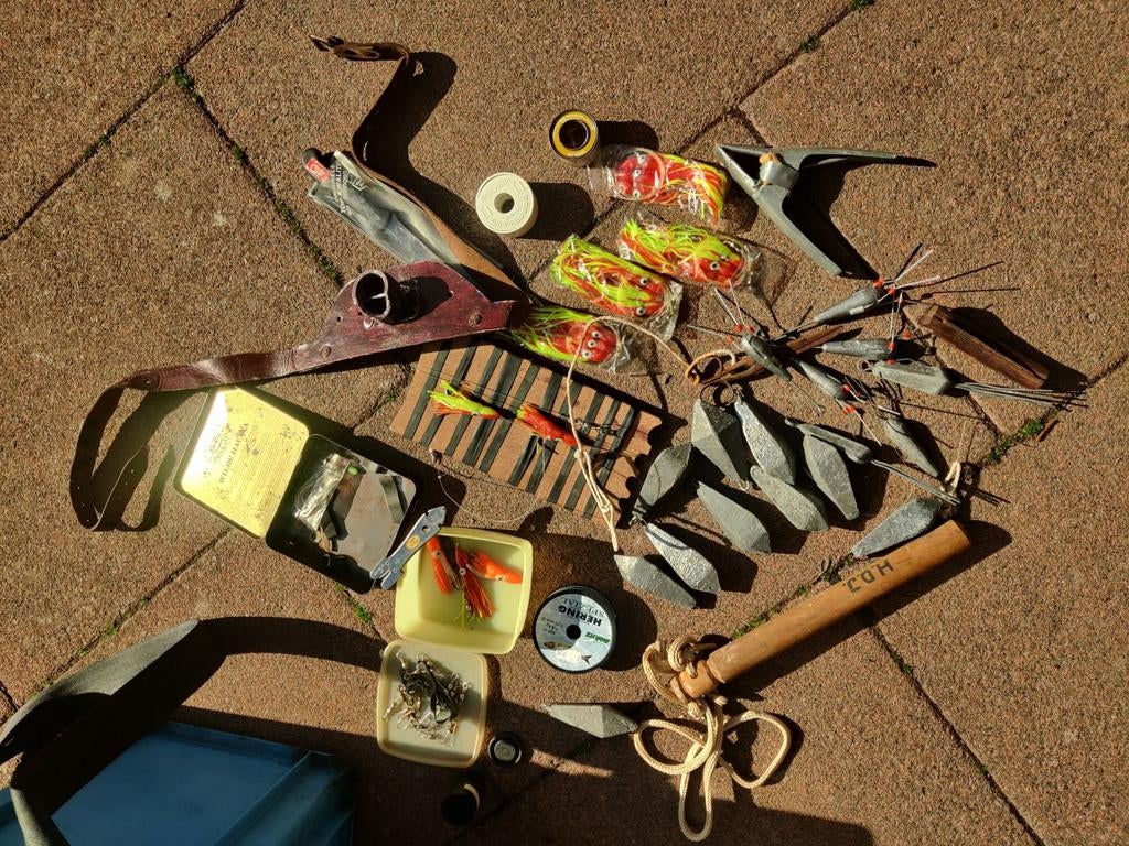 Hengelsport kist met veel toebehoren zeevissen sportvisserij, Ophalen of Verzenden, Overige typen