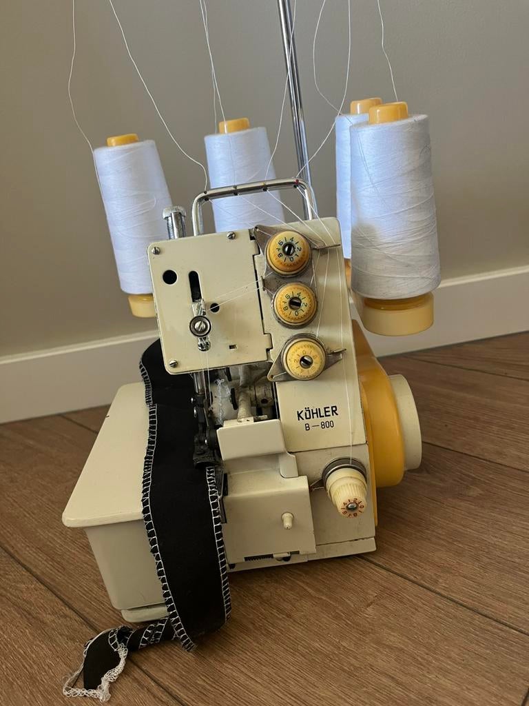 Köhler overlock machine in doos met gebruiksaanwijzing, Ophalen, Zo goed als nieuw, Lockmachine