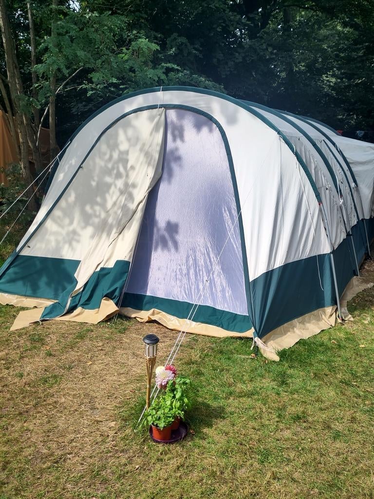 Tunneltent in goede staat - Ruim en comfortabel, Caravans en Kamperen, Ophalen, Gebruikt, Tot en met 5