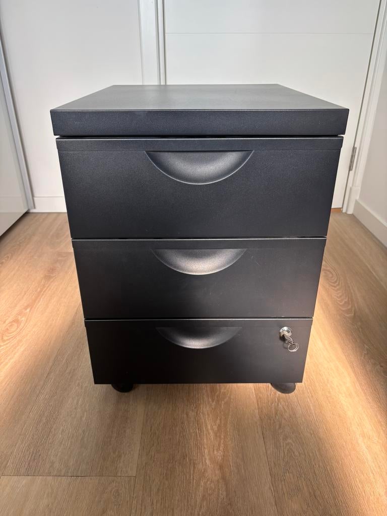 Ladekast zwart, 3 lades waarvan 1 met slot. Verrijdbaar, Gebruikt, 3 of 4 laden, Minder dan 100 cm, Metaal