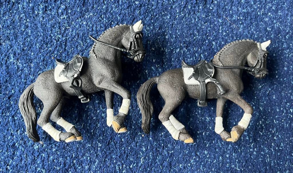 schleich Horse Club 42457 dressur paard 2x, Ophalen of Verzenden, Zo goed als nieuw
