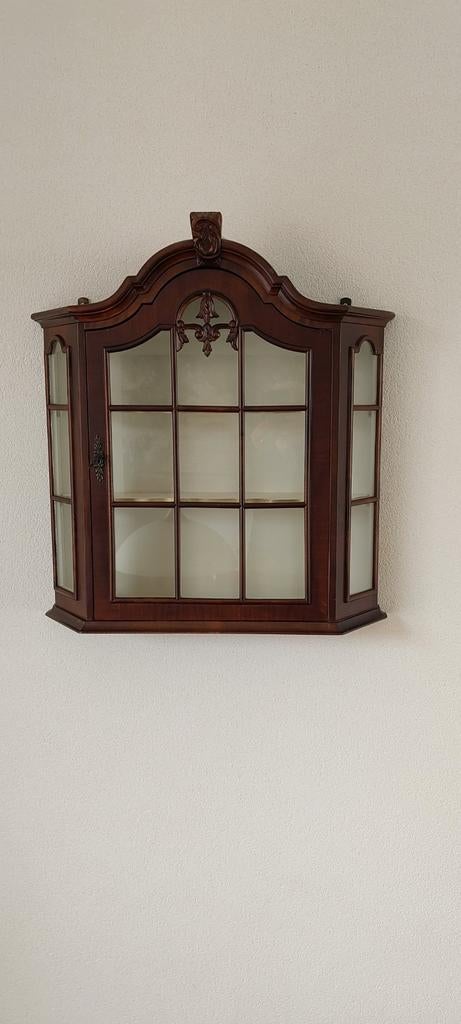 Notenhouten vitrinekastje, Huis en Inrichting, Ophalen