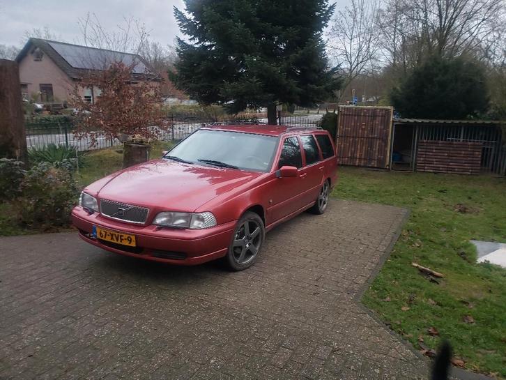 Volvo V70 2.5 1997 Rood, Auto's, Volvo, Particulier, V70, Benzine, Stationwagon, Handgeschakeld, Geïmporteerd, Rood, Zwart, Voorwielaandrijving