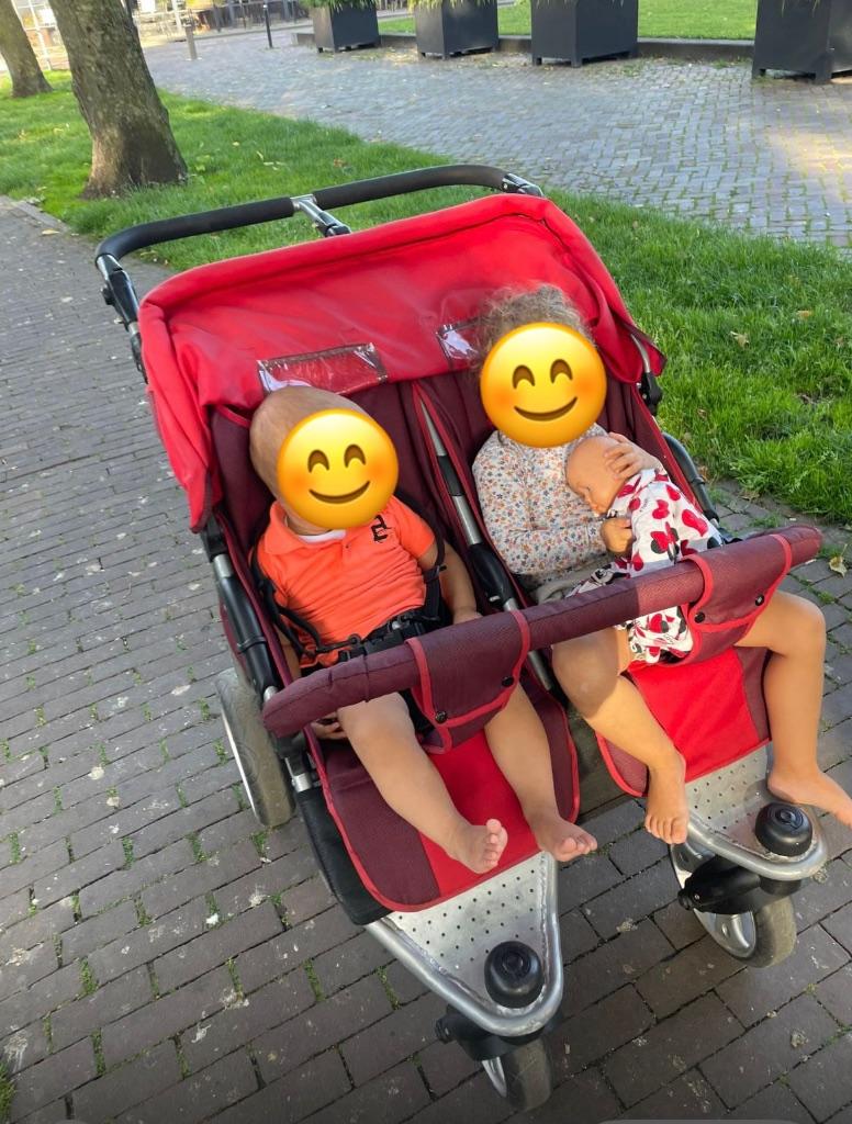 Tweelingwagen Kees Rood, Kinderen en Baby's, Kinderwagens en Combinaties, Verstelbare duwstang, Zo goed als nieuw, Ophalen, Kinderwagen