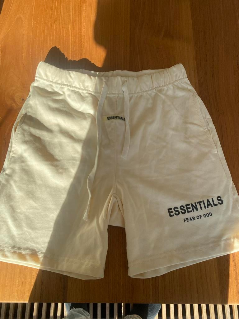 Fear of God Essentials Shorts - Crème, Kleding | Heren, Broeken en Pantalons, Ophalen of Verzenden, Zo goed als nieuw, Overige maten