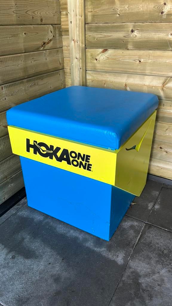 HOKA Schoenen / Zit Box, Ophalen, Gebruikt
