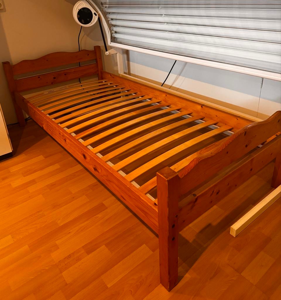 Gratis, houten bed 90x200cm, Huis en Inrichting, Ophalen, Gebruikt, 90 cm, Eenpersoons