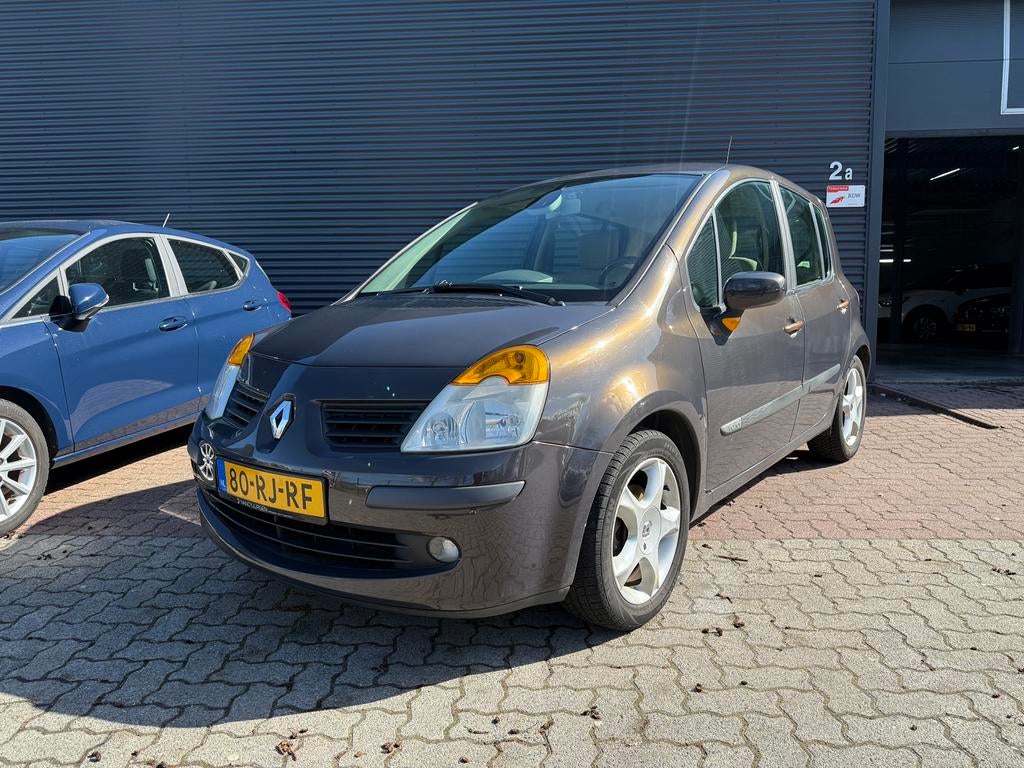 Renault Modus 1.6 16V AUT 2005 Bruin NAP, Auto's, Renault, 4 cilinders, Bruin, Origineel Nederlands, 1180 kg