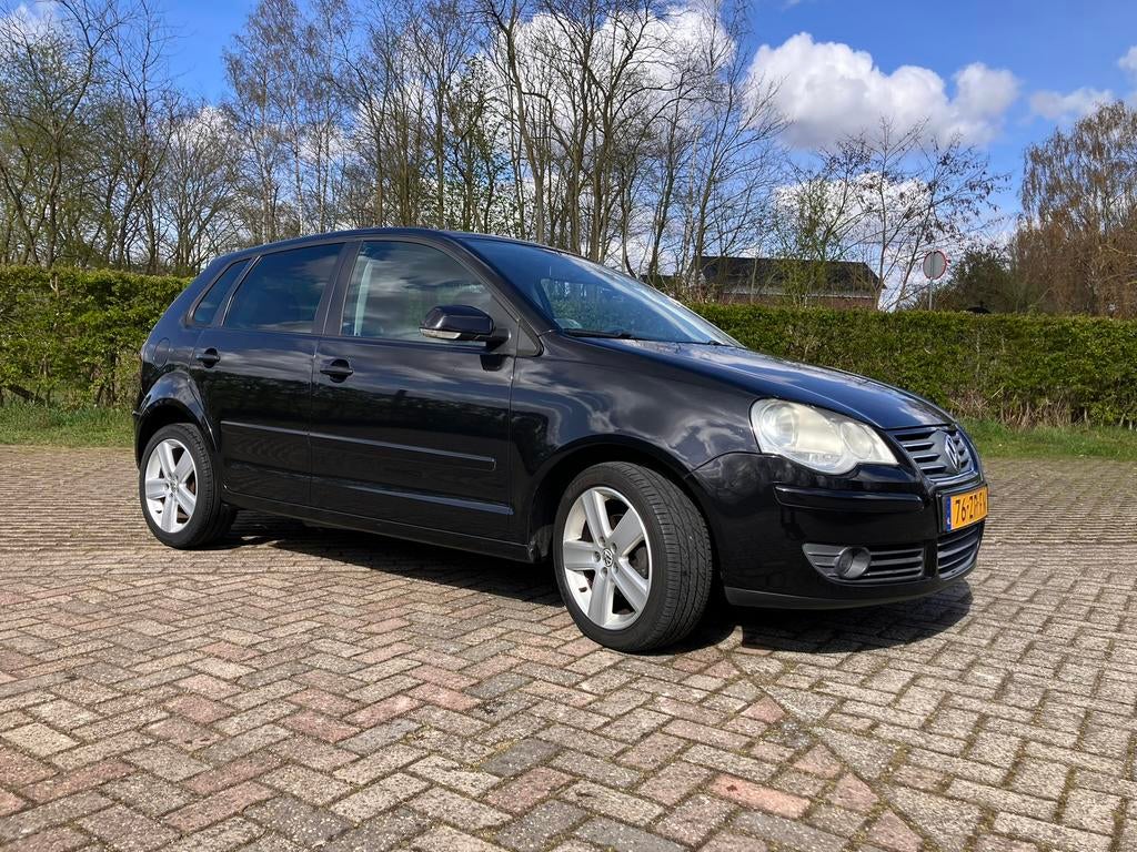 Pareltje: VW Polo 1.4 59KW Comfortline 2008 Zwart, Auto's, Volkswagen, Voorwielaandrijving, Stof, 40 €/maand, 4 cilinders