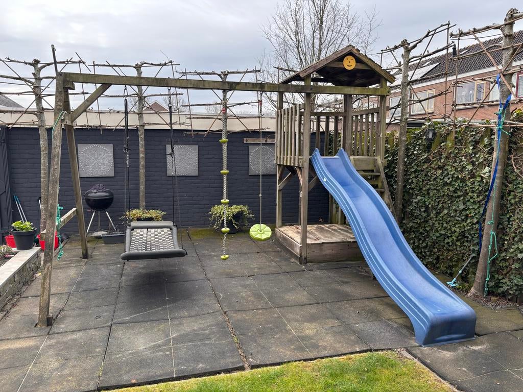 Schommels en speeltoestel met glijbaan rubberen tegels, Ophalen, Gebruikt, Schommel