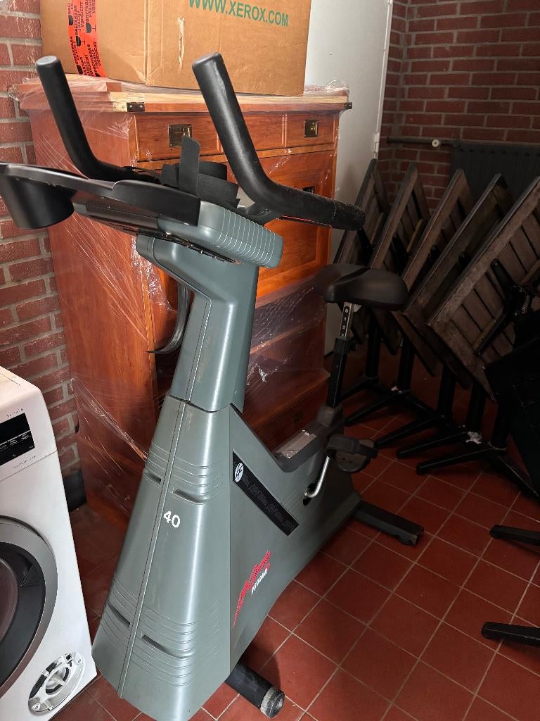 Life Fitness 9500HR Hometrainer Sportfiets Cardio, Ophalen, Overige materialen, Gebruikt, Benen