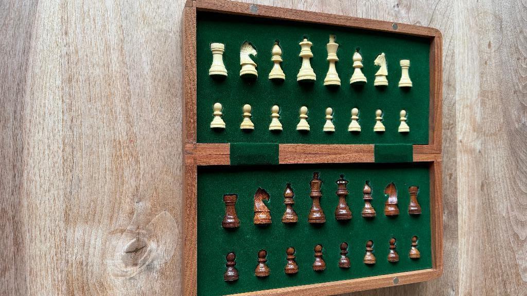 Magnetisch houten schaakspel 30x30 cm – NIEUW (ongebruikt), Hobby en Vrije tijd, Gezelschapsspellen | Bordspellen, Een of twee spelers