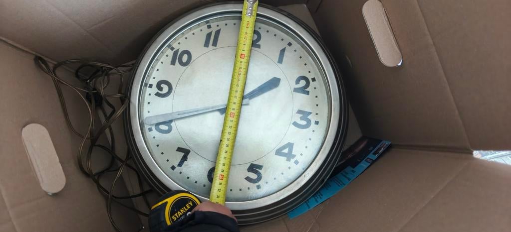 vintage wandklokken in doos - werking onbekend, Ophalen