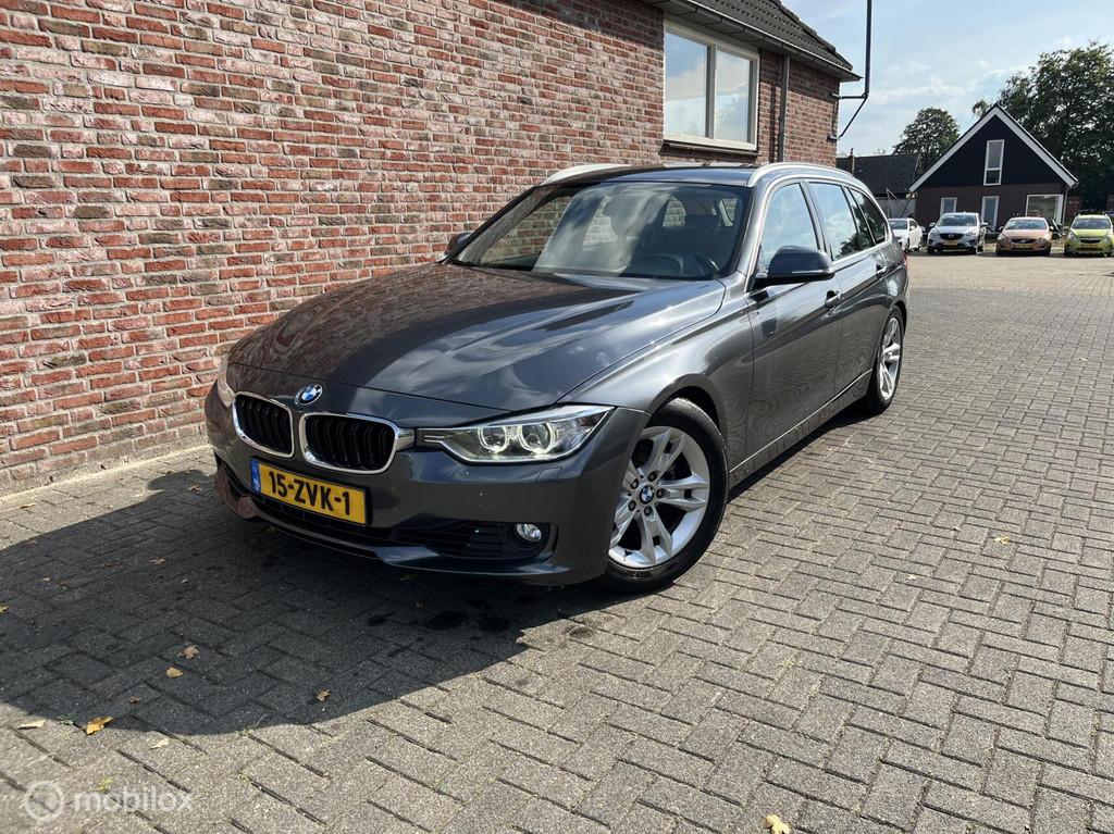 BMW 3-serie Touring 320i High Executive, Auto's, Achterwielaandrijving, Euro 6, 4 cilinders, Handgeschakeld