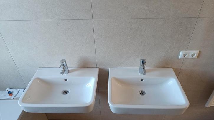 Twee Villeroy &Boch wastafels met Grohe kranen en afvoer., Doe-het-zelf en Verbouw, Sanitair, Nieuw, Wastafel, Chroom, Ophalen