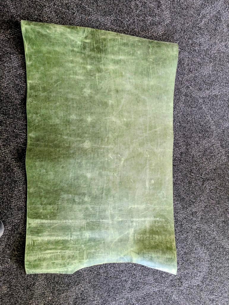 Stuk groen leer, Hobby en Vrije tijd, Stoffen en Lappen, Leer of Kunstleer, Nieuw, Ophalen of Verzenden, 30 tot 120 cm