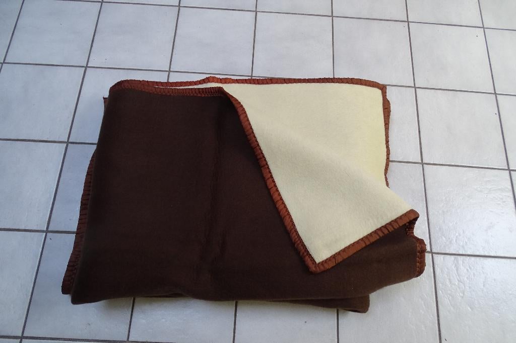 deken  220 x 240 cm, Huis en Inrichting, Bruin, Ophalen of Verzenden, Deken of Dekbed, Nieuw