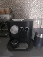 Nespresso machine met melkschuimer - Perfecte koffie!, Gebruikt, Koffiemachine, Ophalen of Verzenden, Koffiepads en cups
